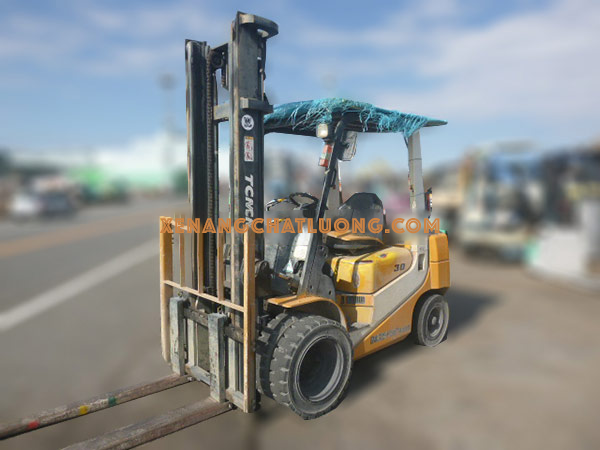 Xe nâng dầu TCM FD30C6